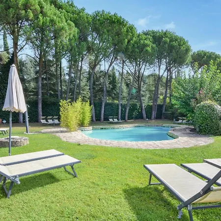 Beautiful In With Swimming Pool Lägenhet